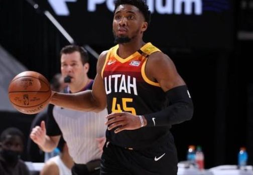 在赛季初拥 在赛季初拥